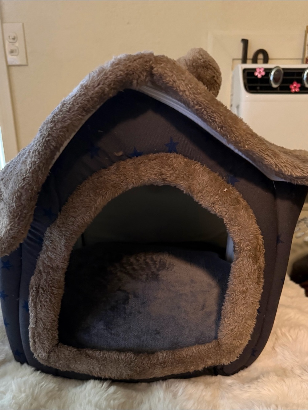 New Cozy cat Indoor Hideaway house in Brown and Gray